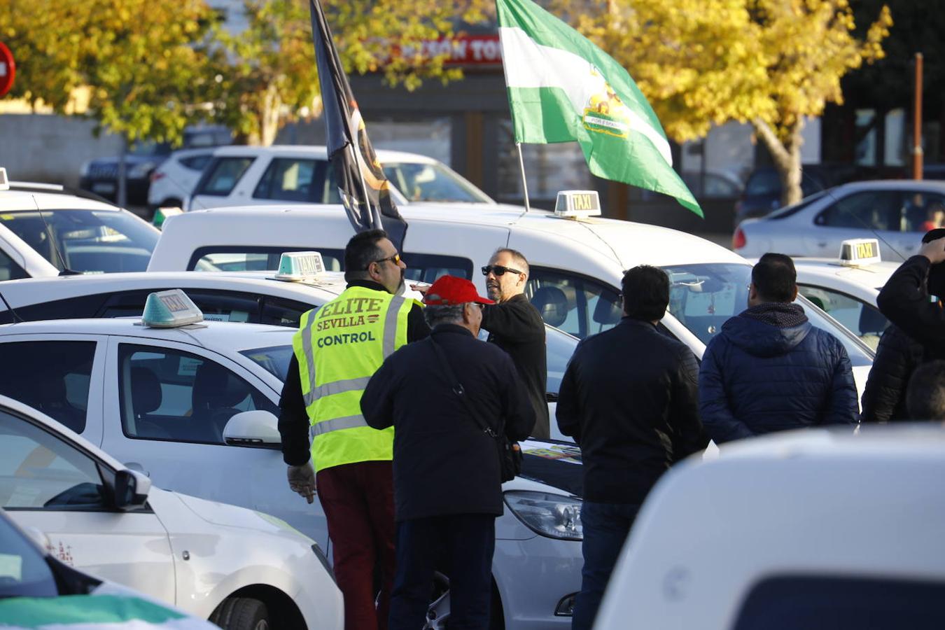 La protesta de los taxistas en Córdoba, en imágenes