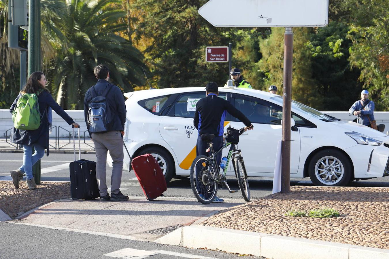 La protesta de los taxistas en Córdoba, en imágenes