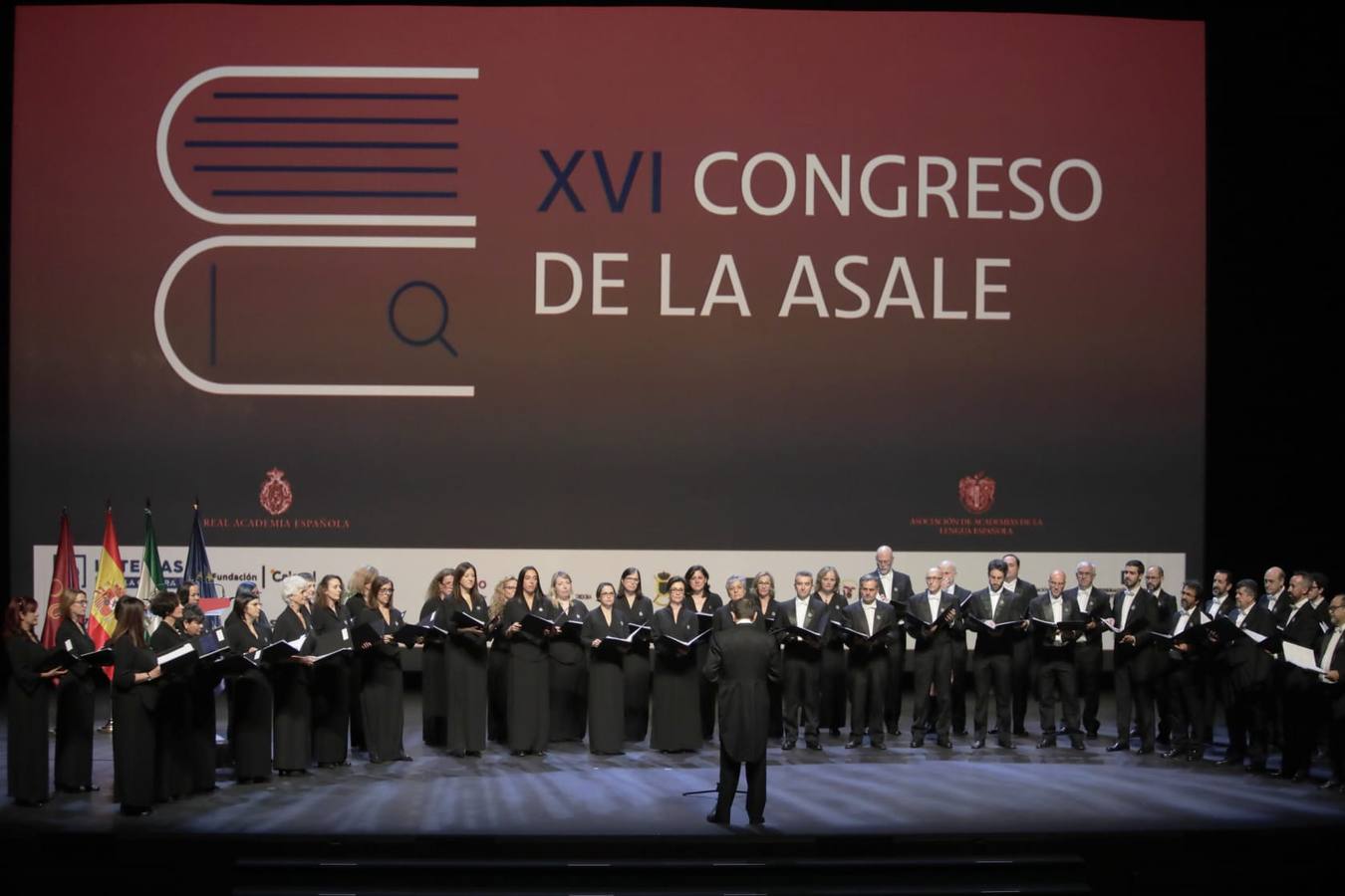 En imágenes, la llegada de los Reyes de España a Sevilla y al Congreso de las Academias