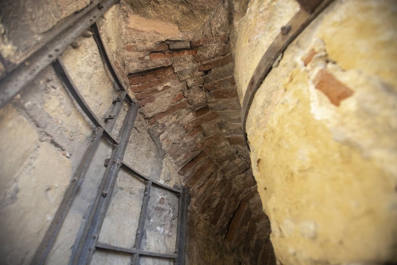 El interior del alminar de San Juan de Córdoba, en imágenes