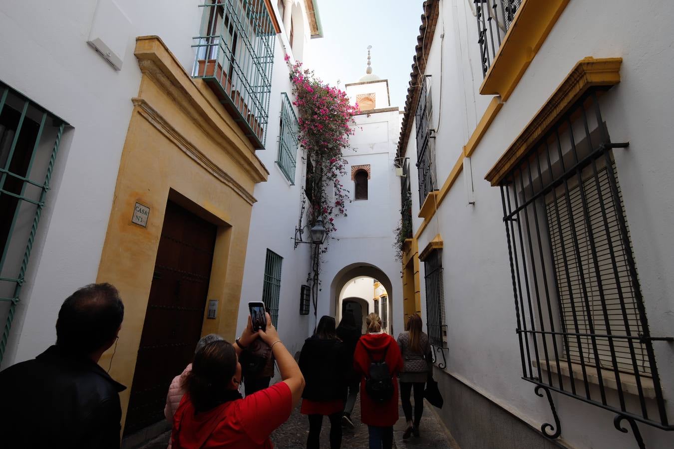 En imágenes, un paseo por la calleja de La Hoguera de Córdoba