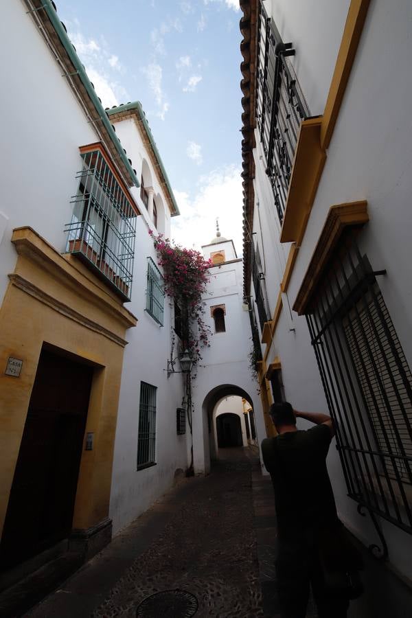 En imágenes, un paseo por la calleja de La Hoguera de Córdoba