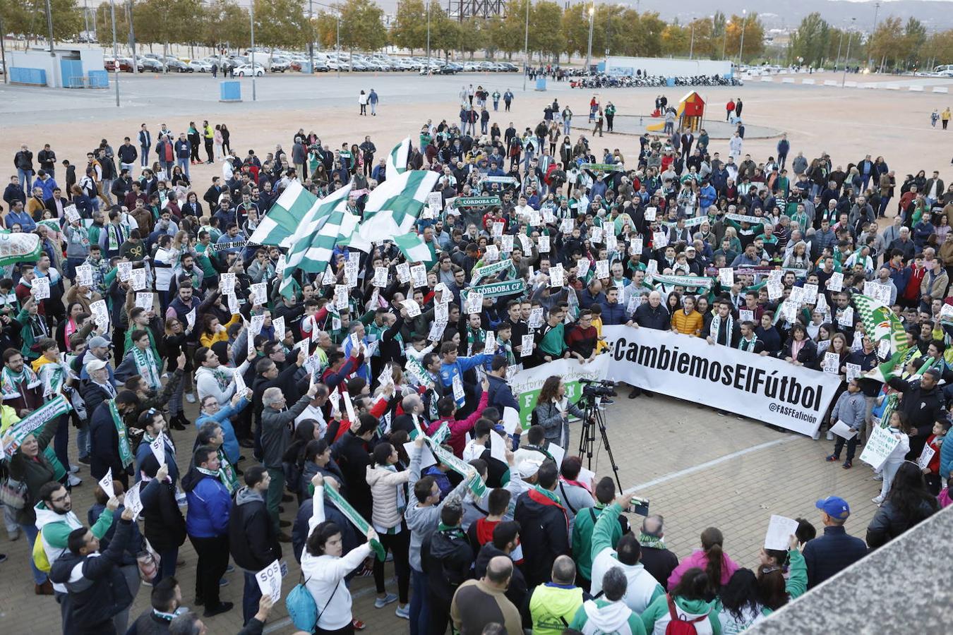 Las concentraciones en el partido del Córdoba CF, en imágenes