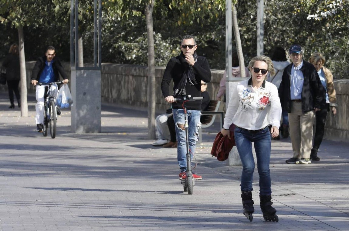 Los usuarios de patinetes eléctricos de Córdoba, en imágenes