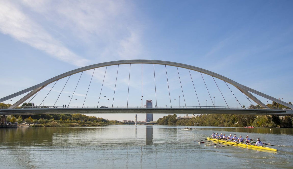 Espectaculares imágenes de la Regata Sevilla-Betis