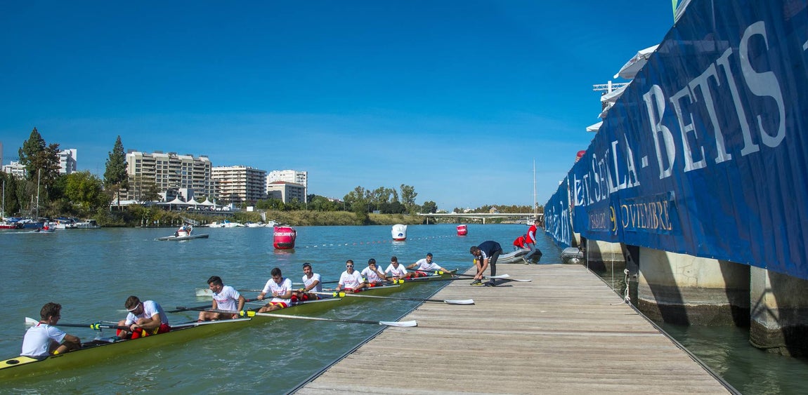 Espectaculares imágenes de la Regata Sevilla-Betis