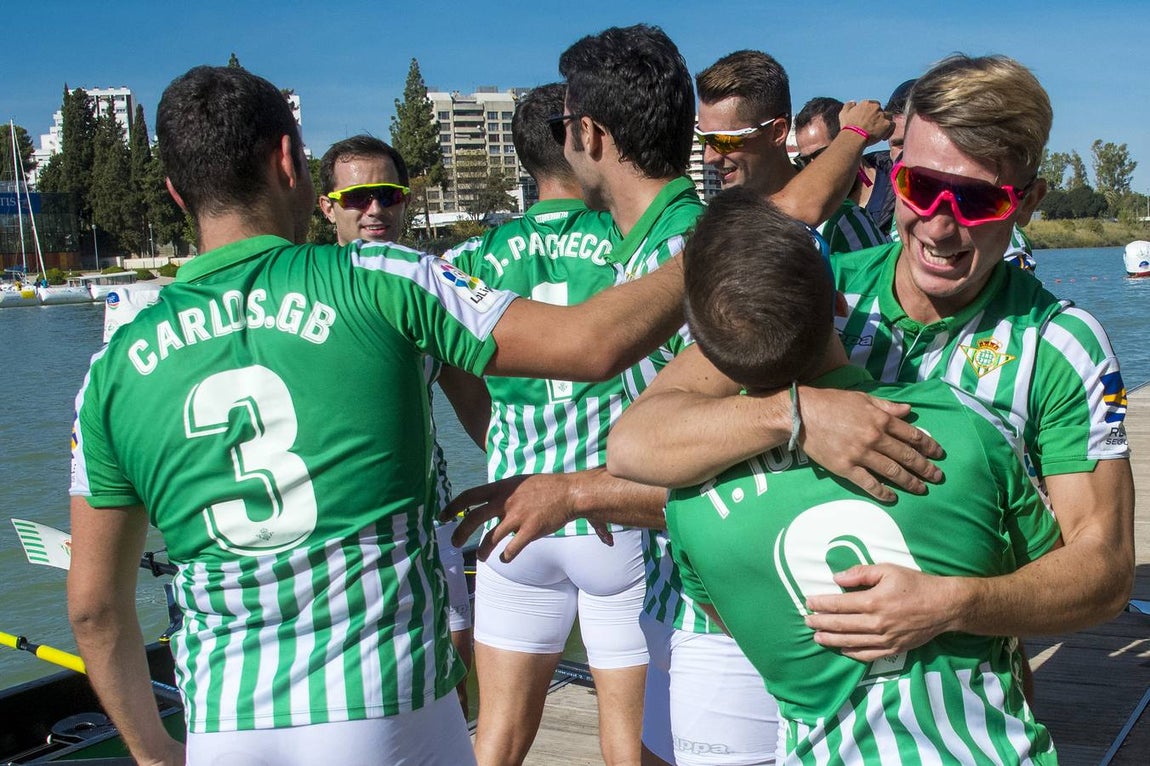 Espectaculares imágenes de la Regata Sevilla-Betis