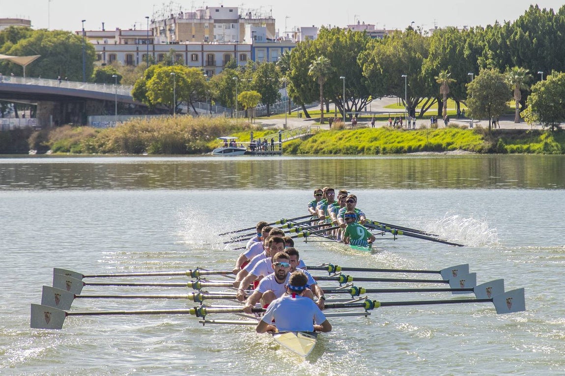 Espectaculares imágenes de la Regata Sevilla-Betis