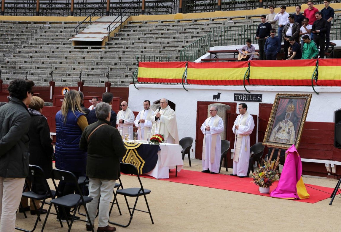 La misa por los fallecidos en el mundo del toro, en imágenes