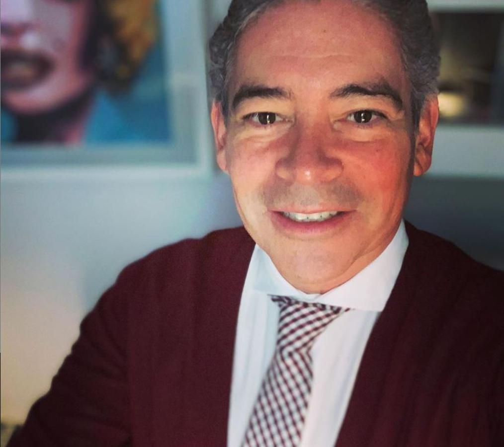 Boris Izaguirre. También ha querido compartir con sus seguidores sus planes para esta jornada electoral: «Queridos, fui a votar con este look! Pelin camuflado! Pero voté! Llevaba bolígrafo. Pero, muy amables, los de la mesa me prestaron uno y preferí usarlo! Me ha encantado el rollo general de mi colegio electoral!!»