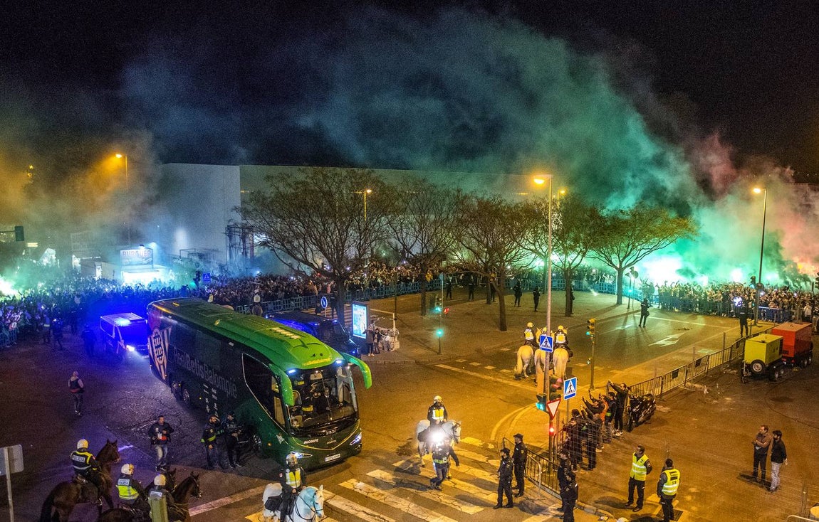 En imágenes, ambiente previo al derbi Real Betis - Sevilla FC
