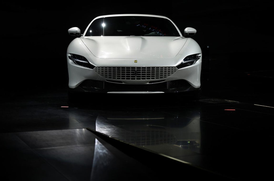 Ferrari ha equipado este coupé con una mecánica V8 de 3.9 litros que está asociada a una transmisión automática de doble embrague de ocho velocidades. 