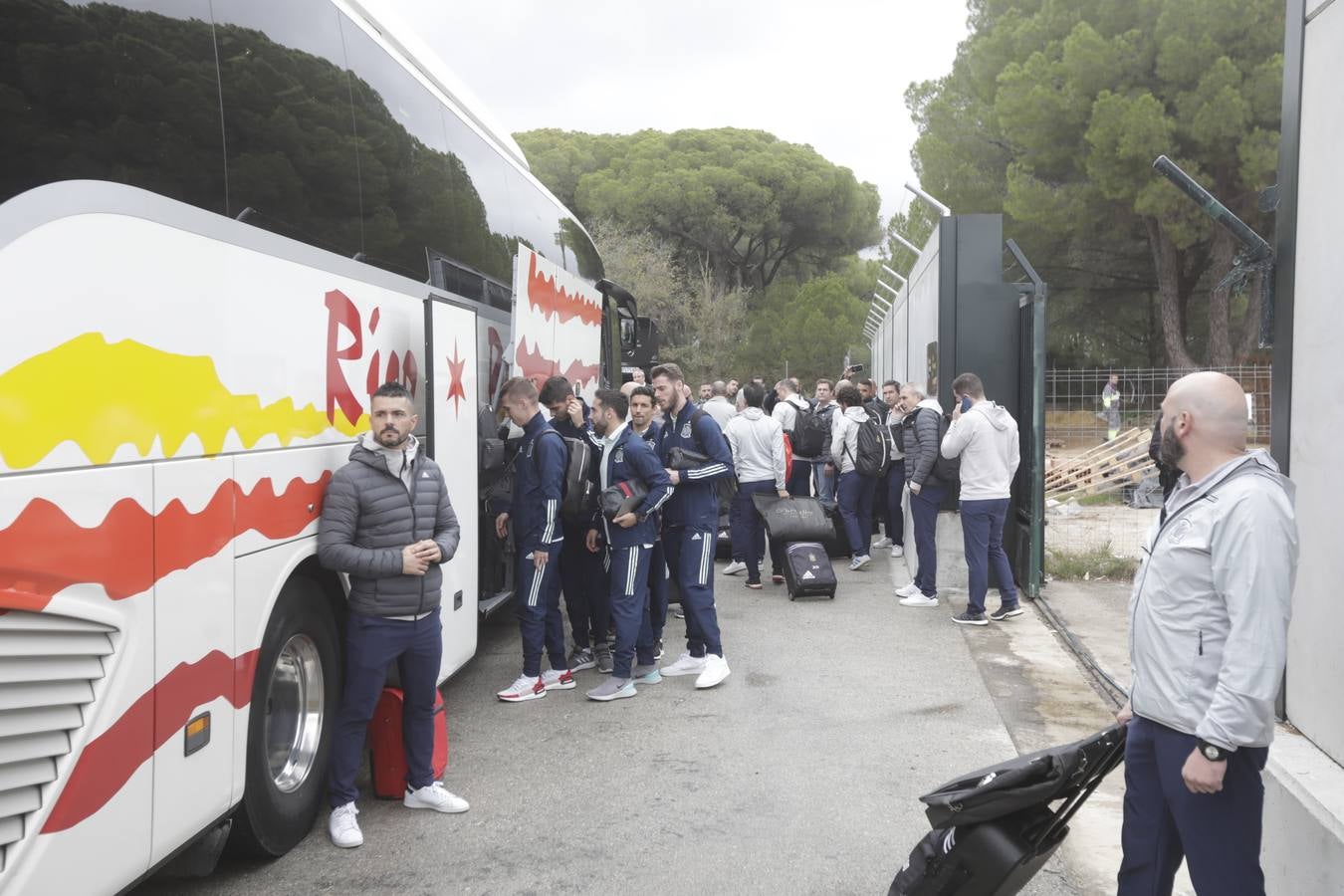 FOTOS: la llegada de la selección española al aeropuerto de Jerez