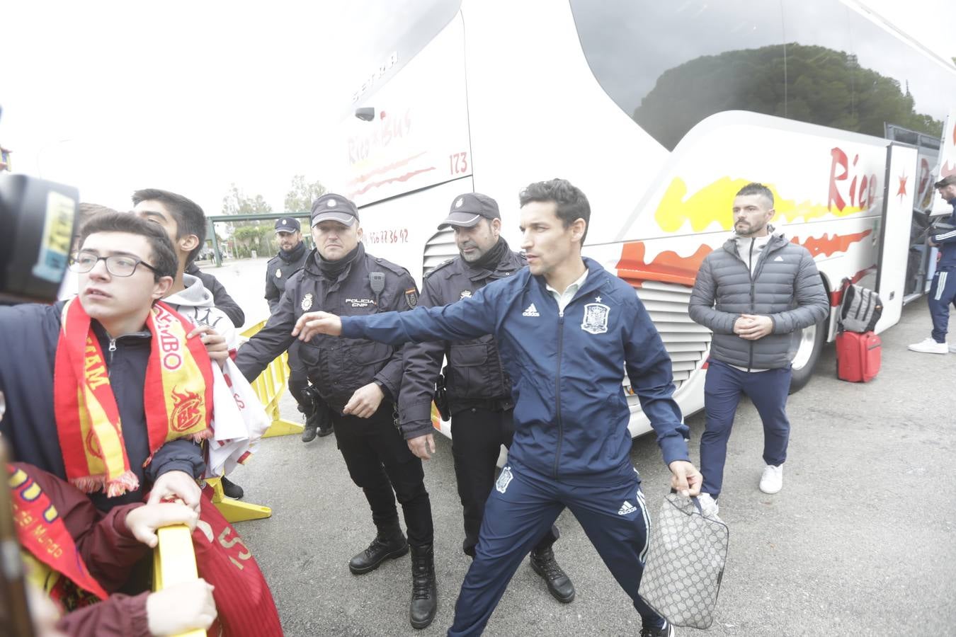 FOTOS: la llegada de la selección española al aeropuerto de Jerez