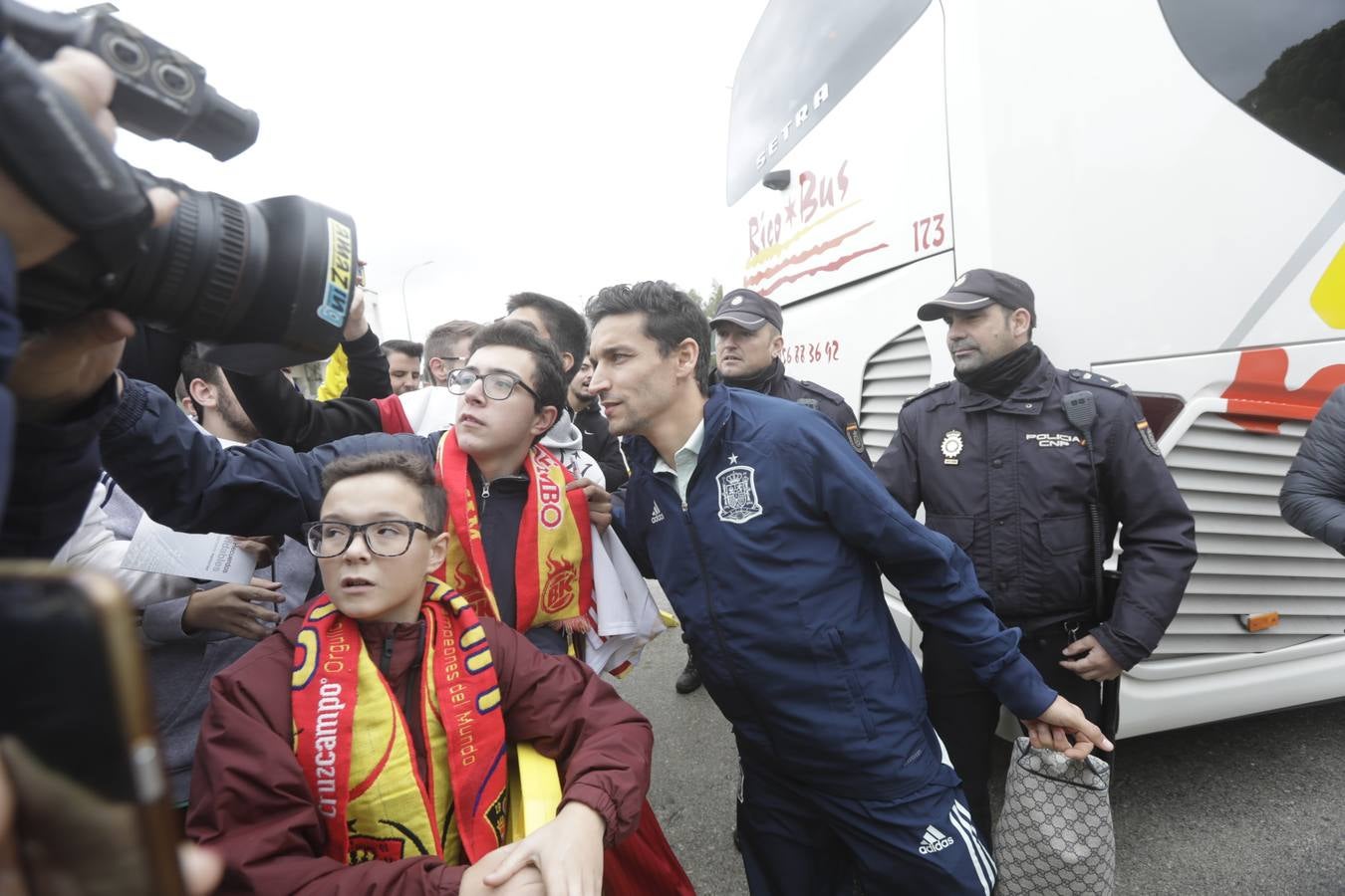 FOTOS: la llegada de la selección española al aeropuerto de Jerez