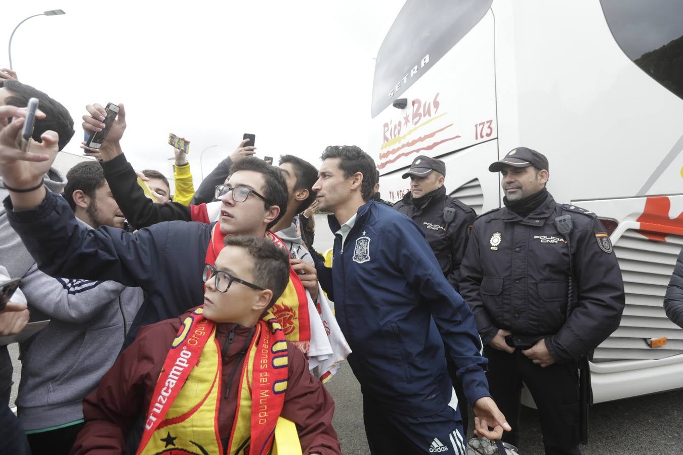 FOTOS: la llegada de la selección española al aeropuerto de Jerez