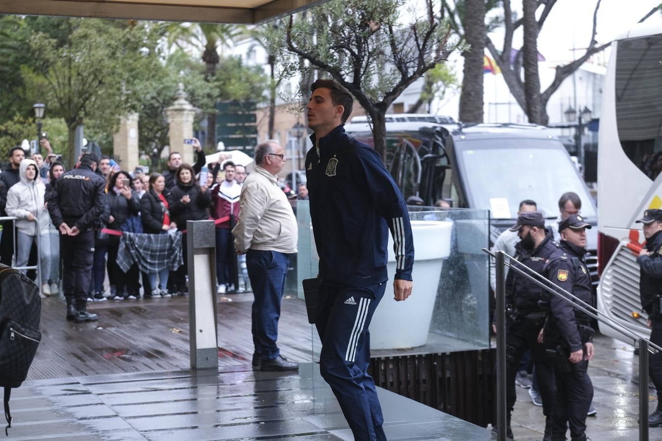 FOTOS: La lluvia no impide un cálido recibimiento a la selección española en Cádiz