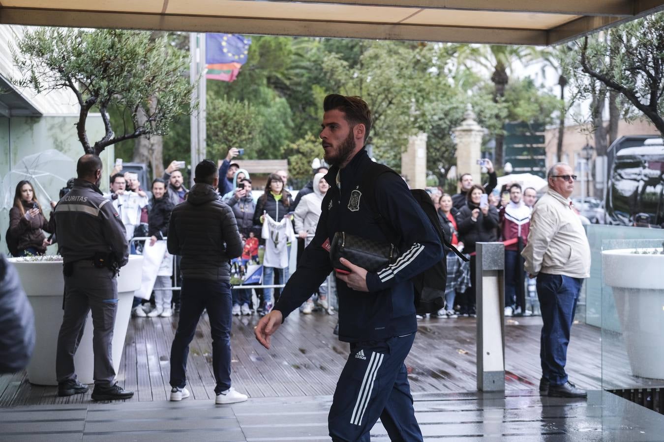 FOTOS: La lluvia no impide un cálido recibimiento a la selección española en Cádiz