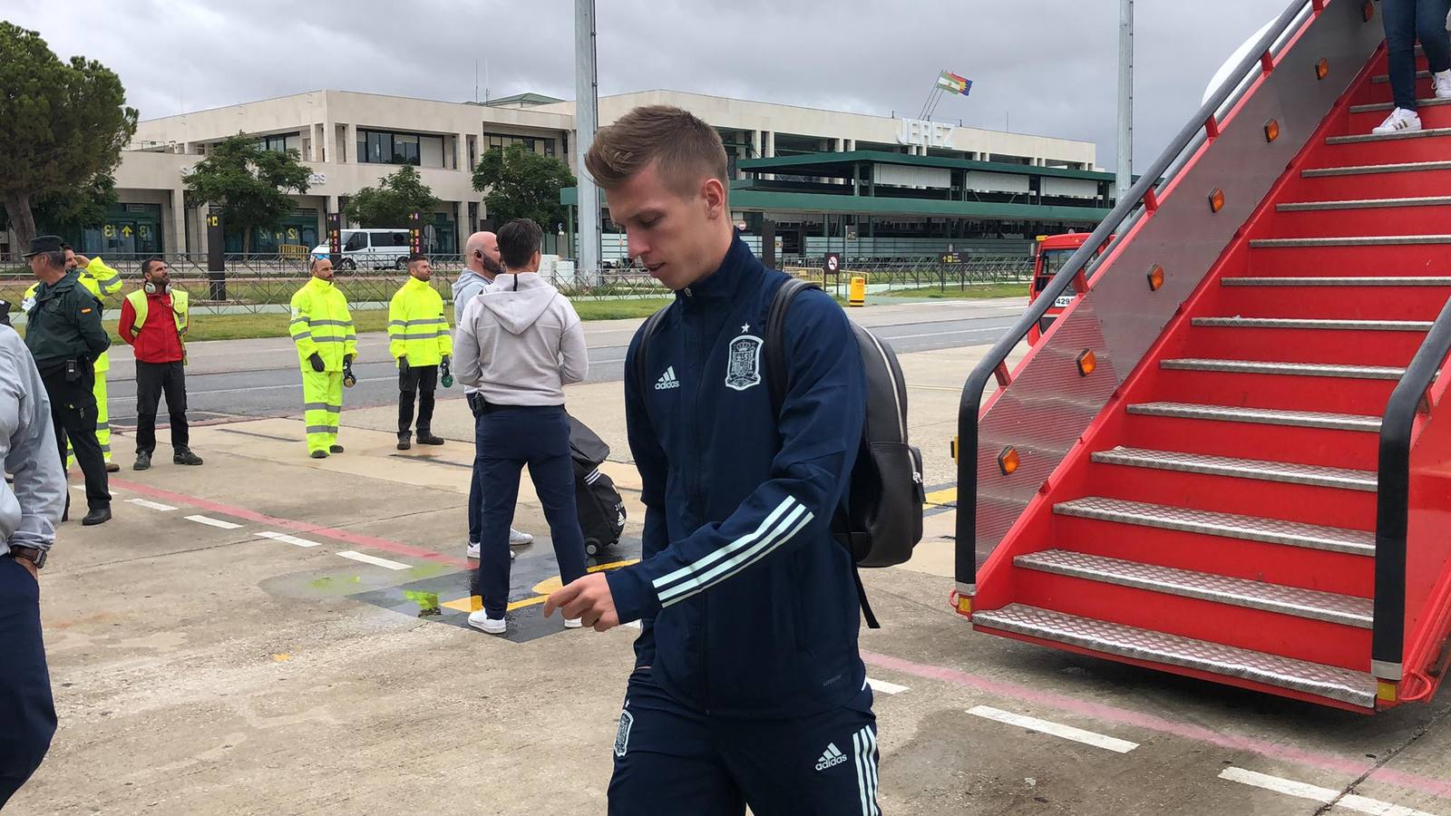 FOTOS: la llegada de la selección española al aeropuerto de Jerez