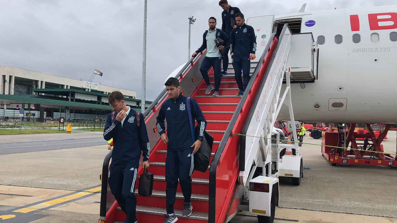 FOTOS: la llegada de la selección española al aeropuerto de Jerez