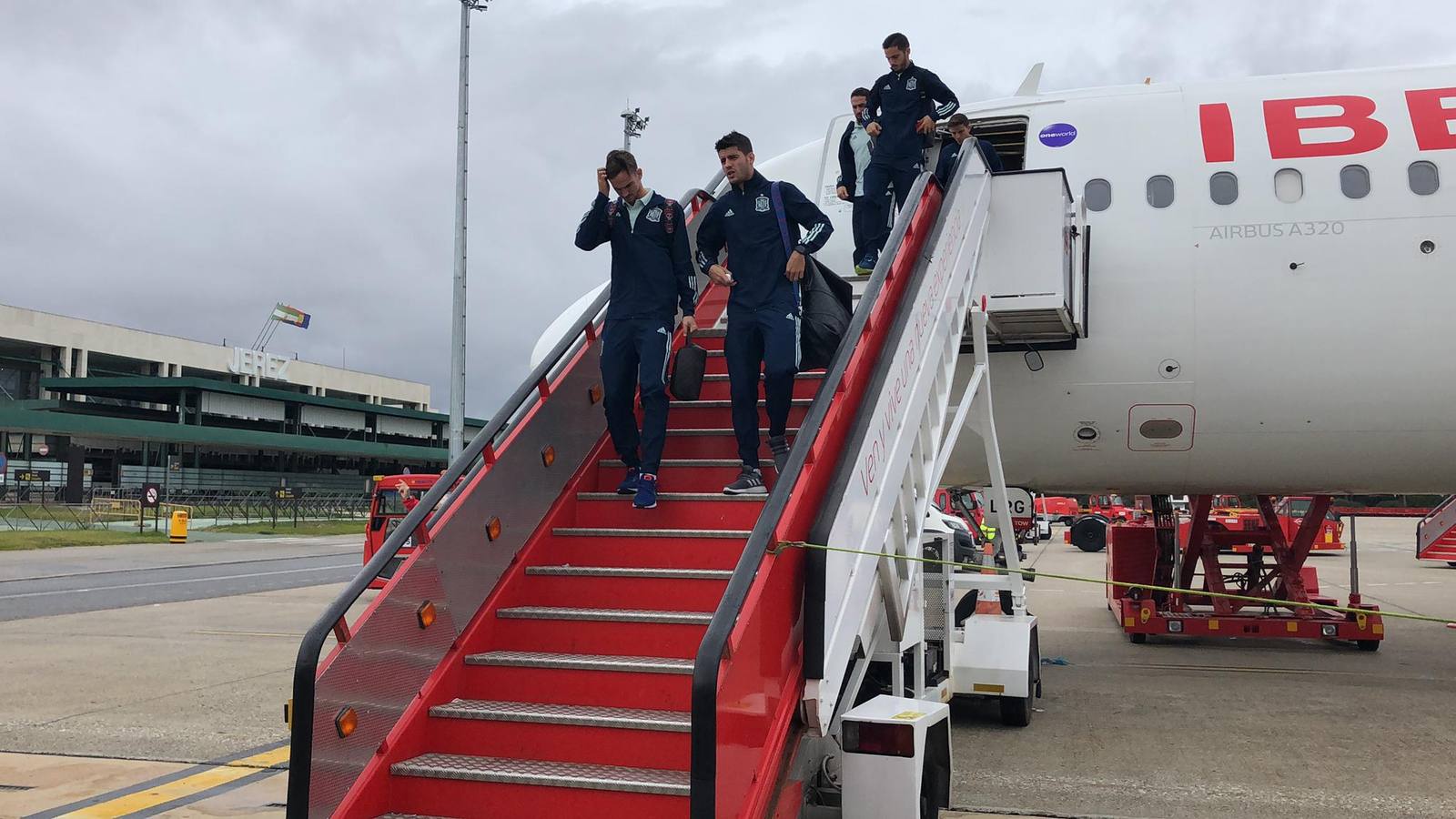 FOTOS: la llegada de la selección española al aeropuerto de Jerez