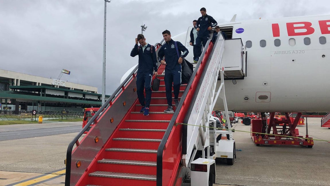 FOTOS: la llegada de la selección española al aeropuerto de Jerez