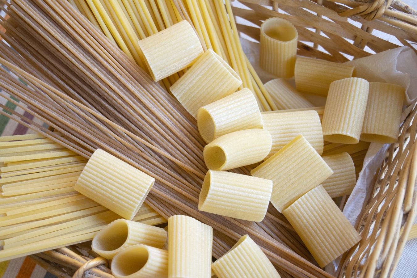 Pasta integral. Al igual que ocurre con la patata o los cereales integrales, la pasta integral es un buen alimento durante la primera fase de la menstruación, cuando hay secreción de estrógenos.