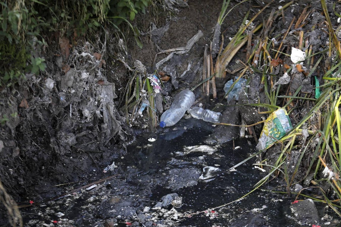 El lamentable estado del río en Córdoba, en imágenes