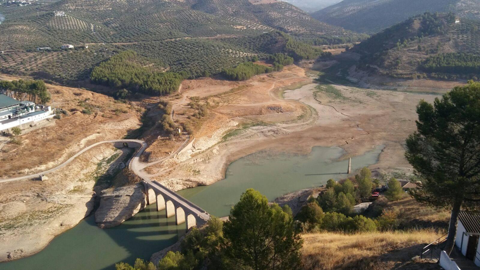 La historia del pantano de Iznájar, en imágenes