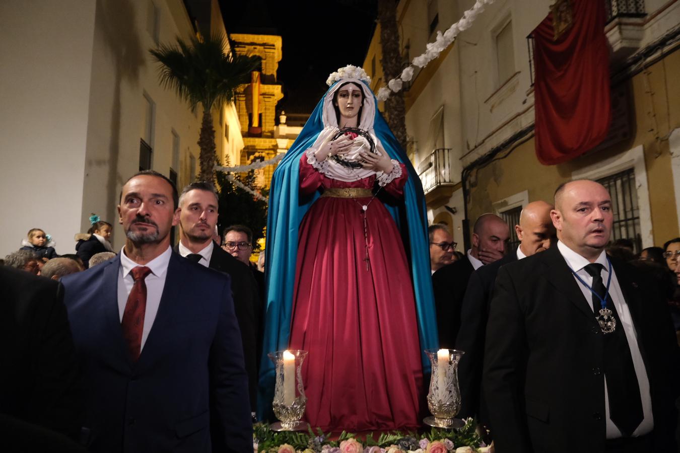 Fotos: La Virgen de las Penas, por las calles de La Viña