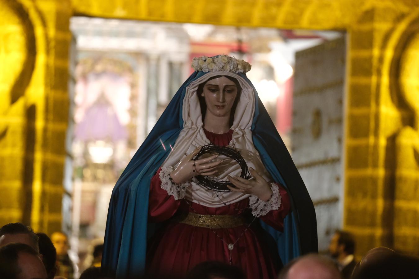 Fotos: La Virgen de las Penas, por las calles de La Viña