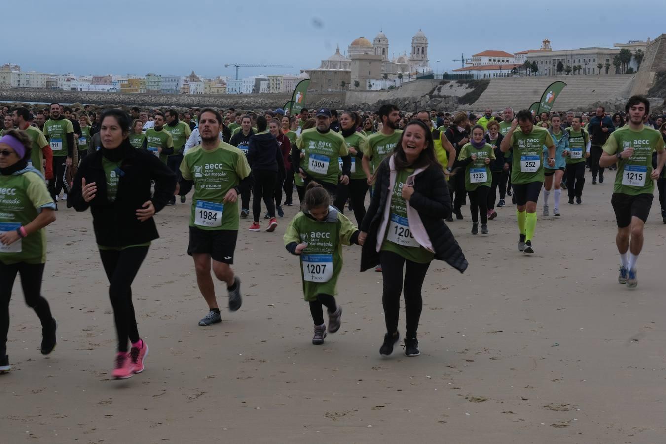 Fotos: Marcha verde contra el cáncer en Cádiz