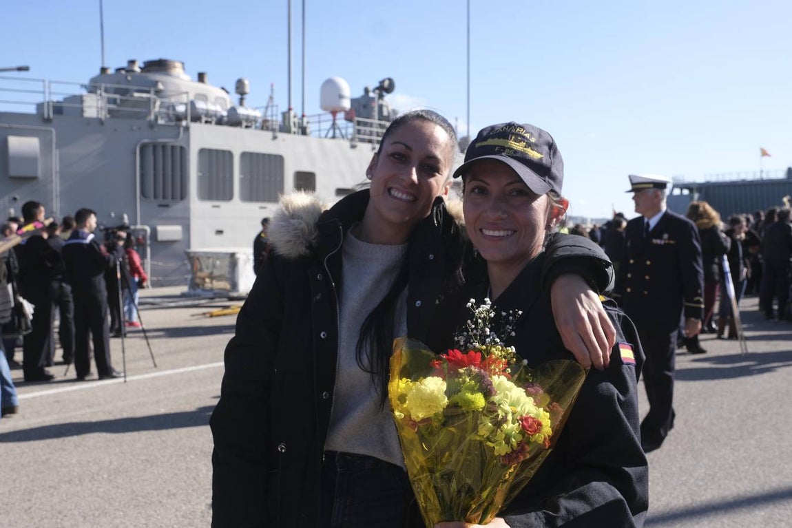 Emotivo recibimiento de la  Canarias en Rota
