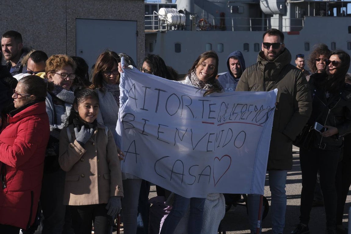 Emotivo recibimiento de la  Canarias en Rota