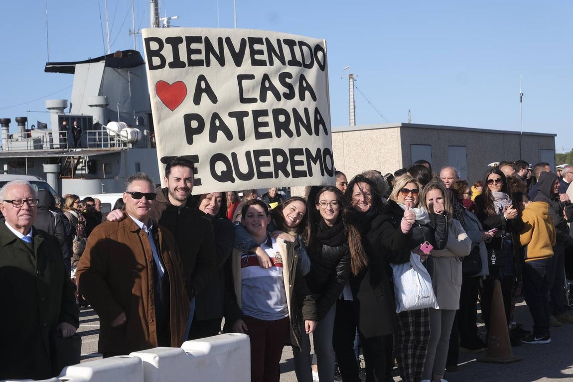Emotivo recibimiento de la  Canarias en Rota