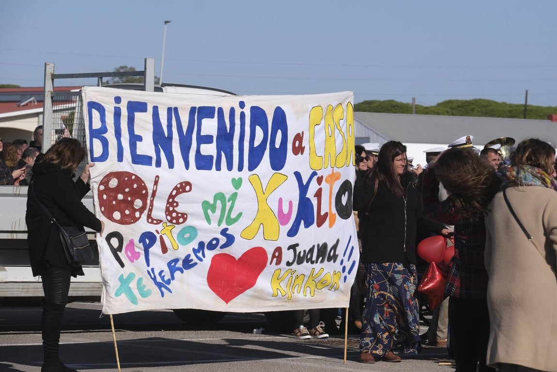 Emotivo recibimiento de la  Canarias en Rota