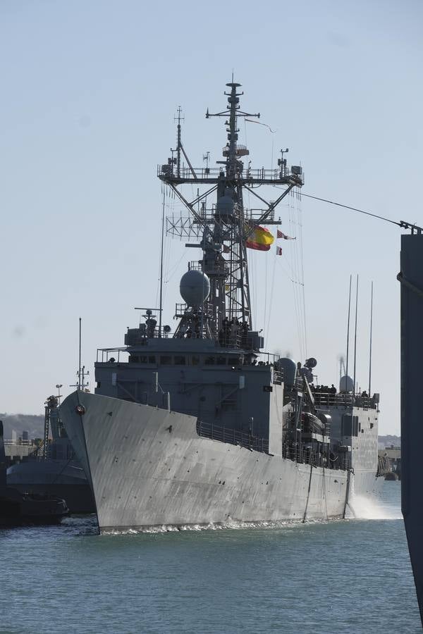 Emotivo recibimiento de la  Canarias en Rota