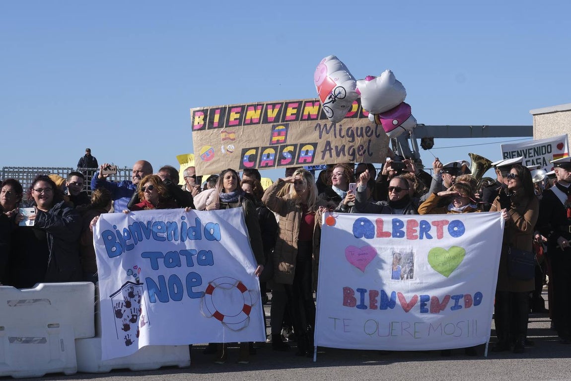 Emotivo recibimiento de la  Canarias en Rota