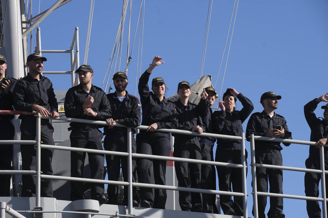 Emotivo recibimiento de la  Canarias en Rota