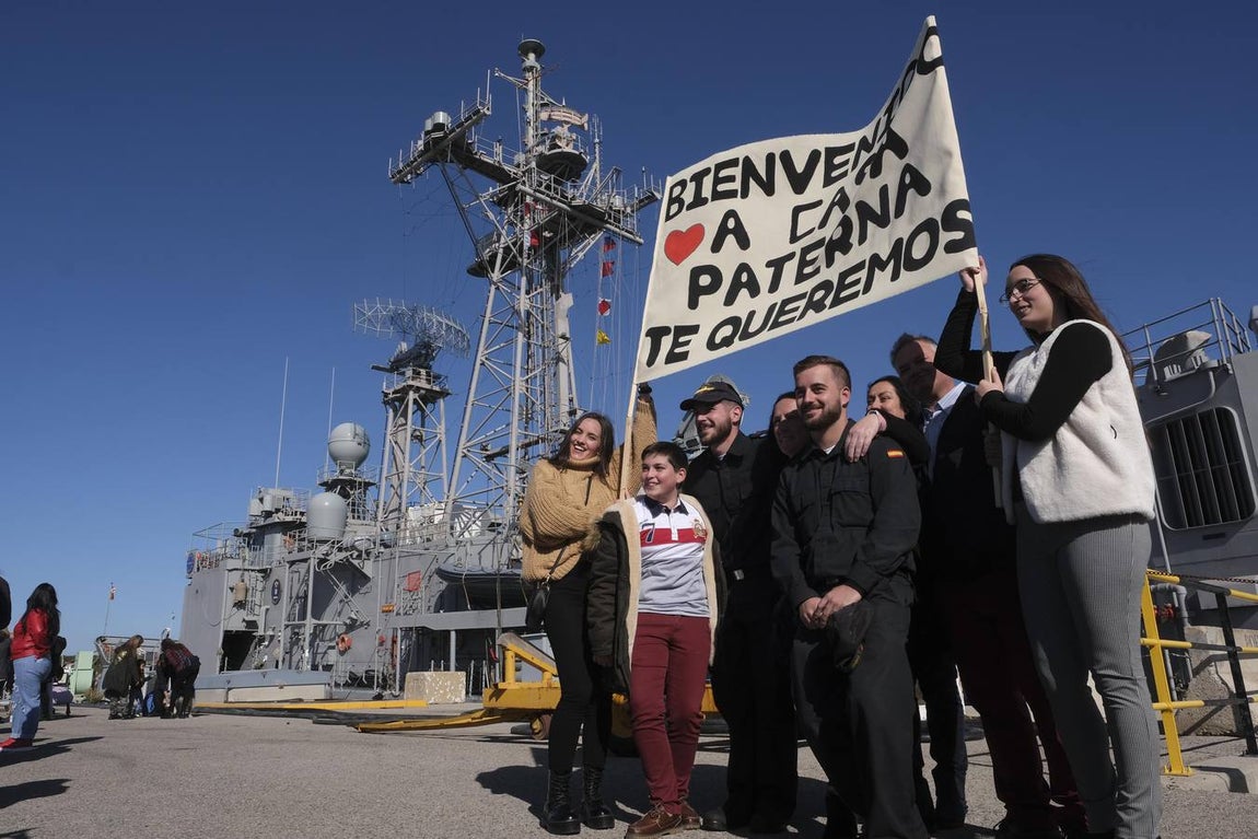 Emotivo recibimiento de la  Canarias en Rota