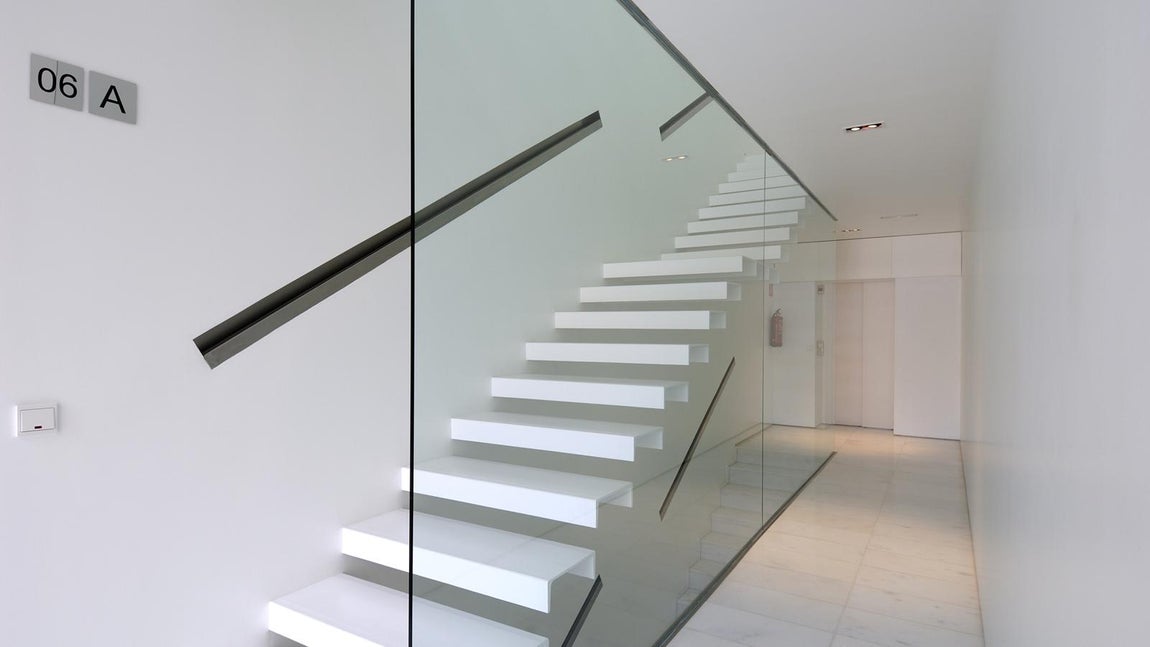 Ubanización en Ibiza. La ubicación del complejo, a solo 10 minutos del centro de Ibiza llevó a rostros conocidos a alquilar un inmueble en la urbanización. Pasaron allí sus vacaciones David Bustamante y Paula Echevarría, Gonzalo Miró, Borja Thyssen y Blanca Cuesta entre otros