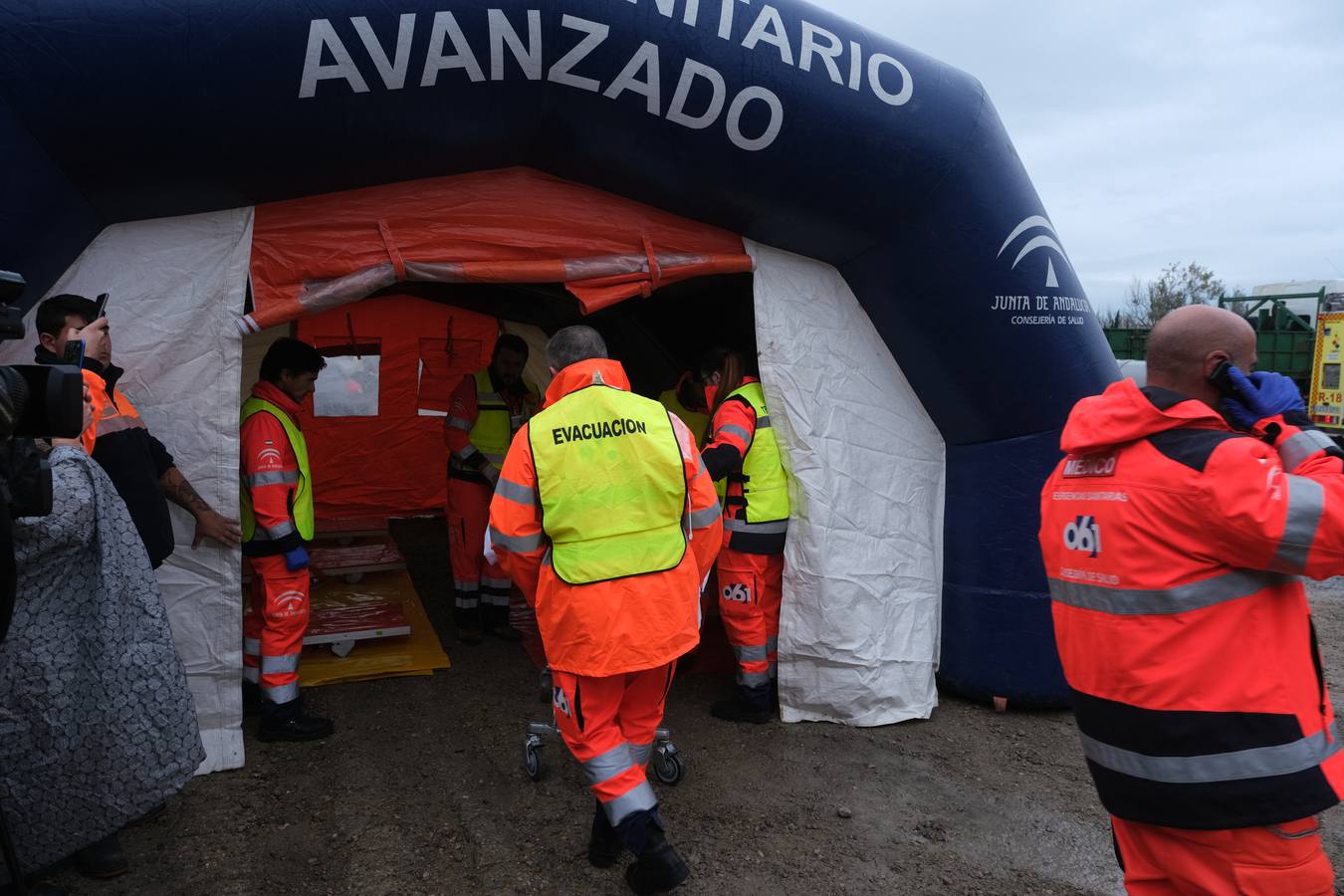 FOTOS: Simulacro de la explosión en una planta de hidrocarburos en la carretera de Rota