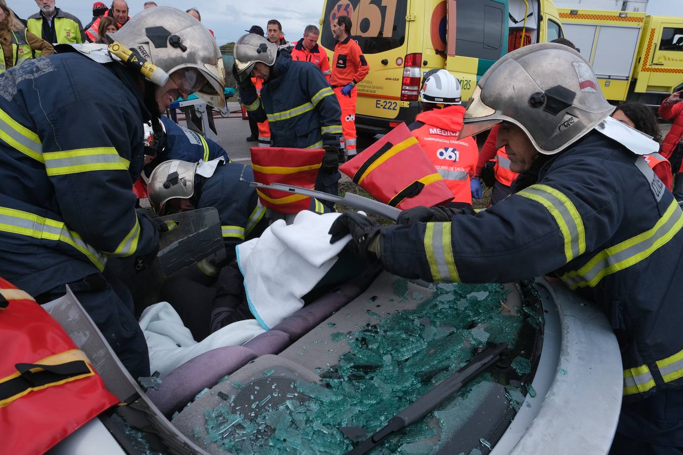 FOTOS: Simulacro de la explosión en una planta de hidrocarburos en la carretera de Rota