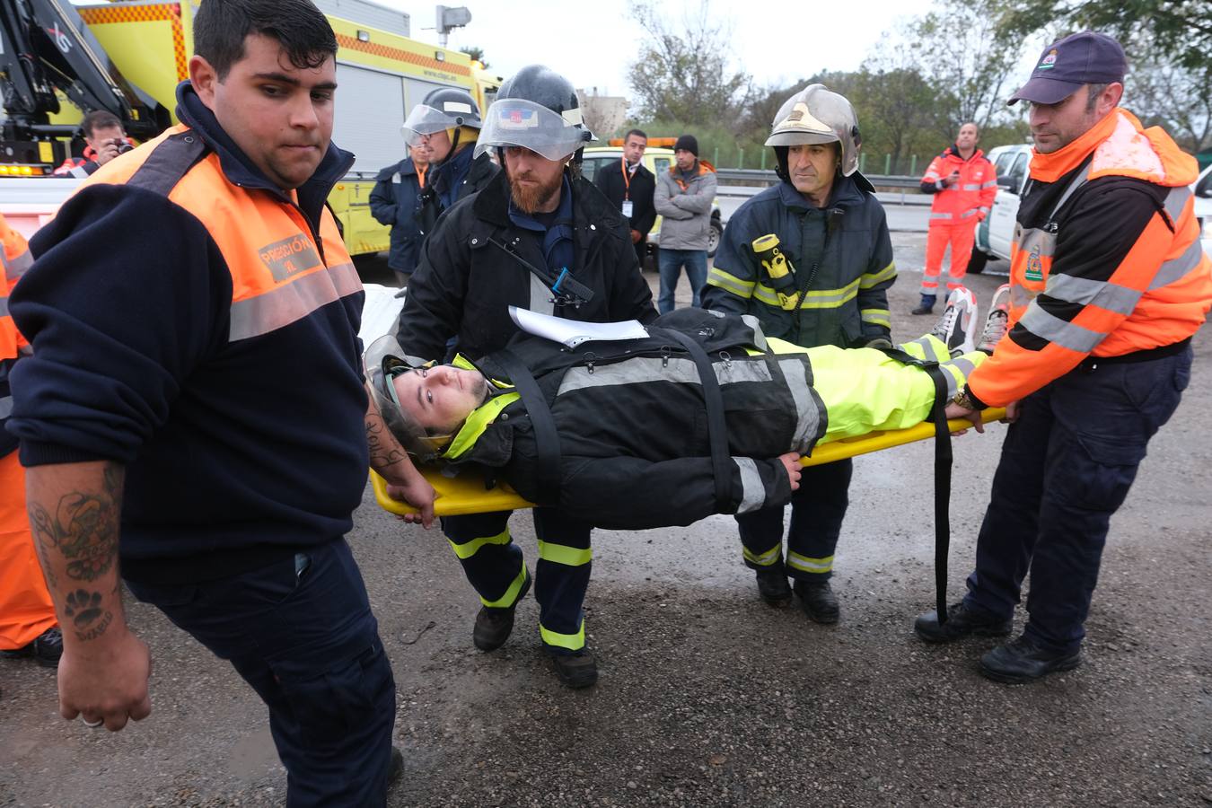 FOTOS: Simulacro de la explosión en una planta de hidrocarburos en la carretera de Rota