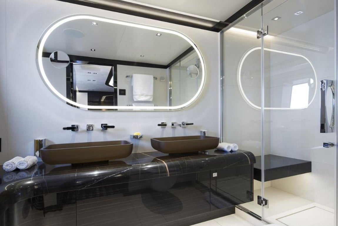 GTT 115. También mejora la estabilidad, tanto en navegación como cuando el barco está anclado, al tiempo que reduce los movimientos de cabeceo y ceñida. Construidos en Alemania, los propulsores Fortjes son mucho más eficientes que los sistemas que usan ejes y hélices convencionales