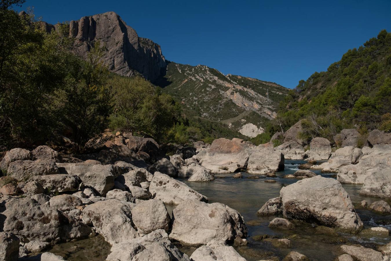 Cauce del río Gállego, en Huesca. 