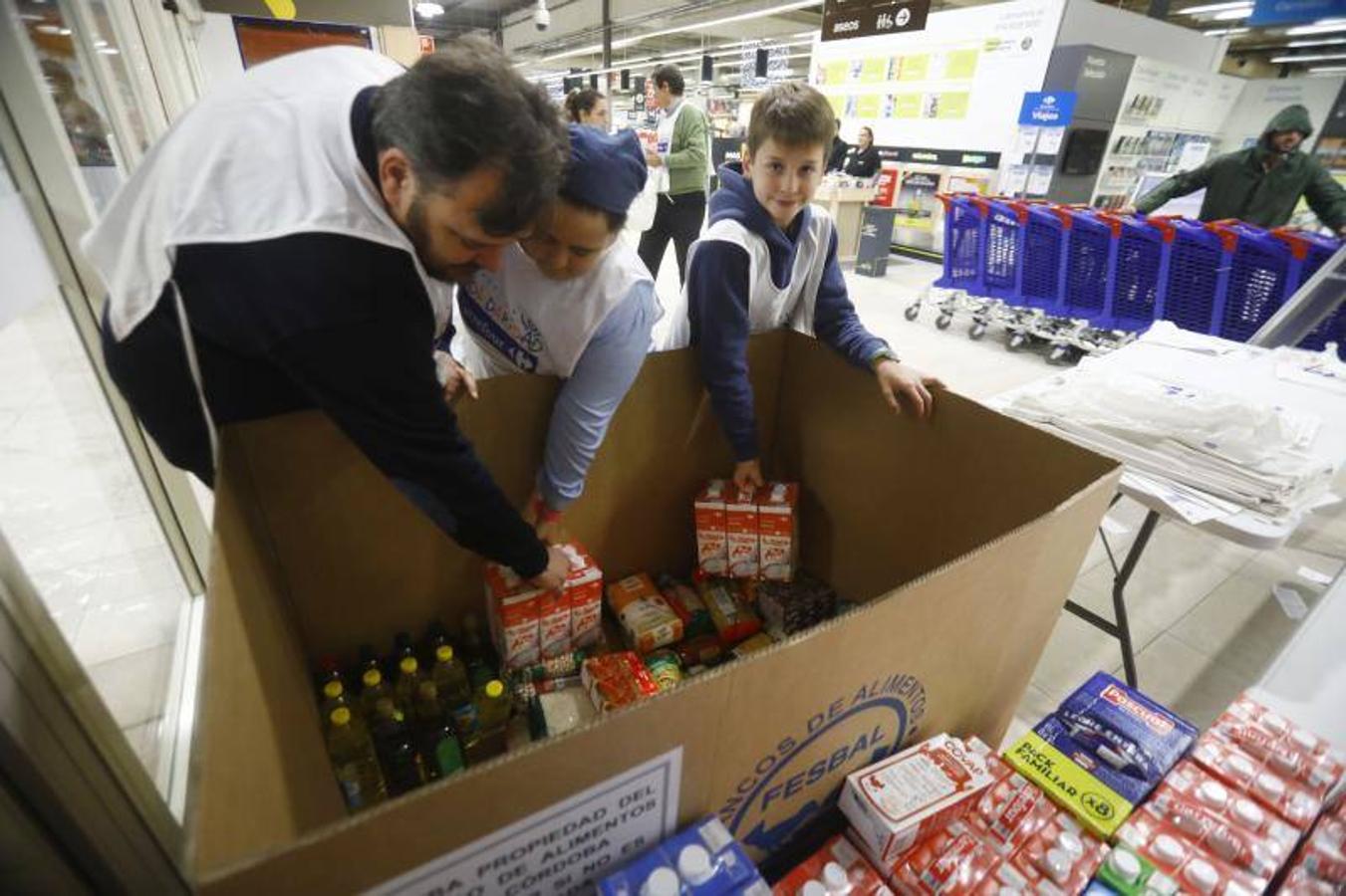 La campaña de recogida del Banco de Alimentos de Córdoba, en imágenes