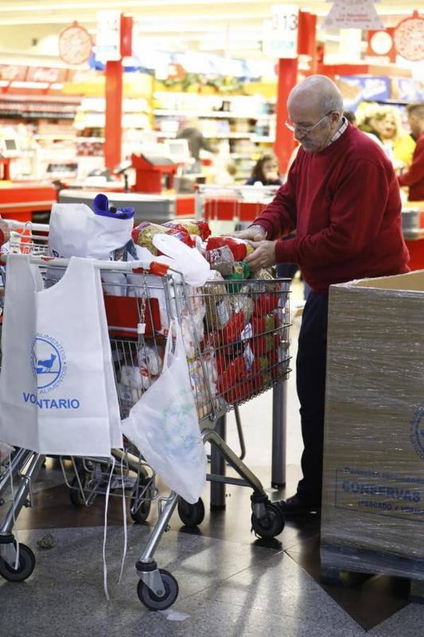 La campaña de recogida del Banco de Alimentos de Córdoba, en imágenes