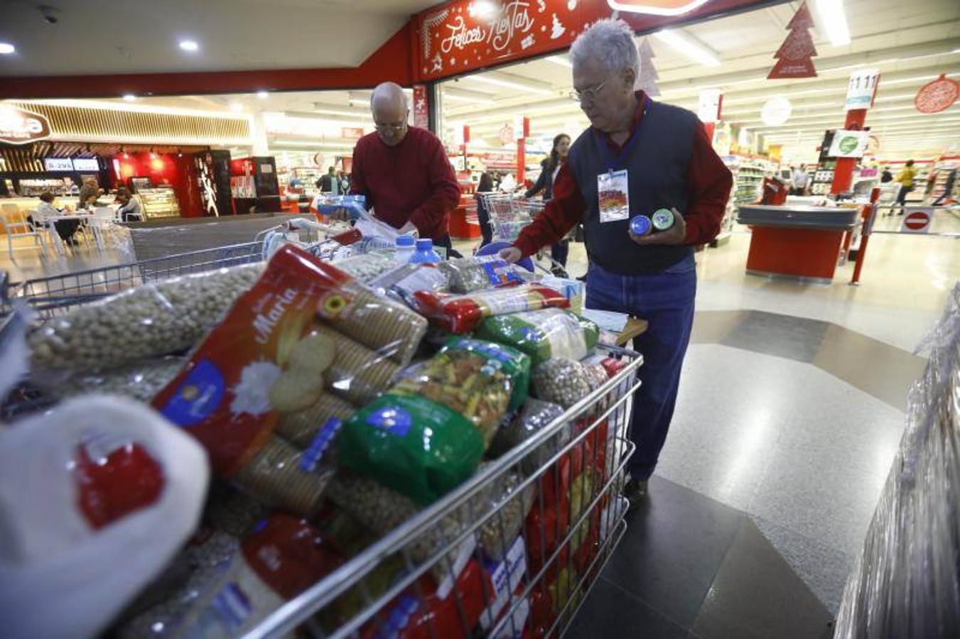 La campaña de recogida del Banco de Alimentos de Córdoba, en imágenes