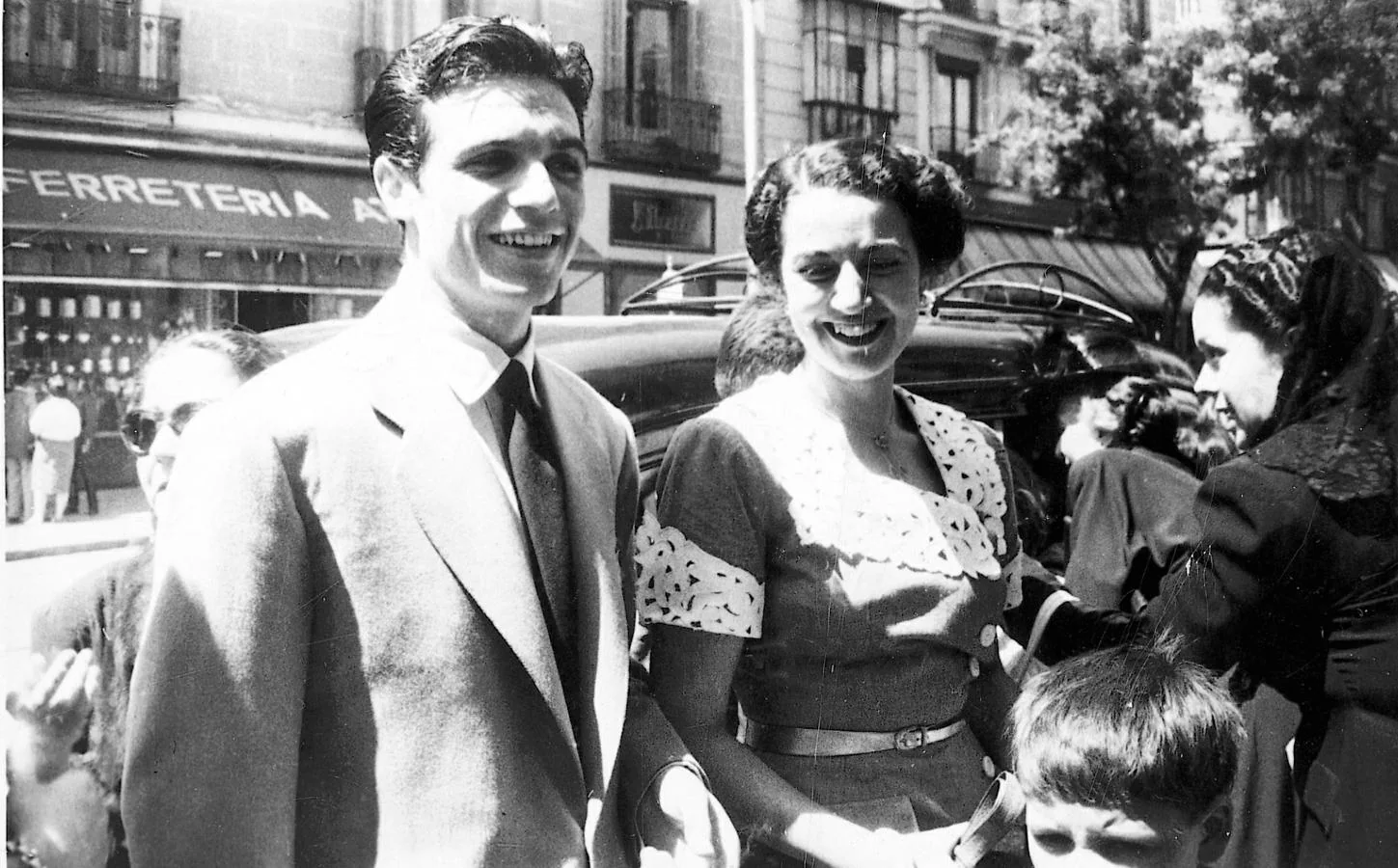 Asunción Balaguer se casó con Paco Rabal en 1951, solo un año después de conocerse. El amor entre ambos perduró y le dio a la pareja dos hijos: Benito, director de cine, y la actriz y presentadora Teresa Rabal,. 